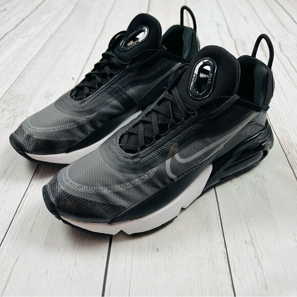 Mens Nike Air Max 2090 Shoes Size 10